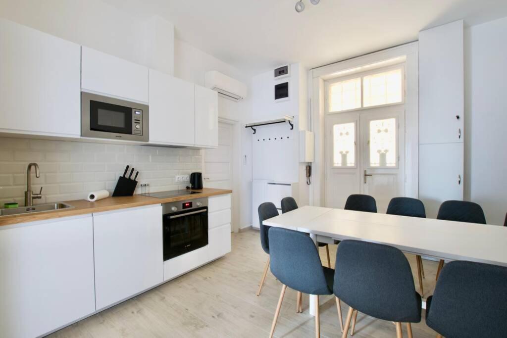 Premium By Hi5 - Astoria 4 Bedroom Budapest