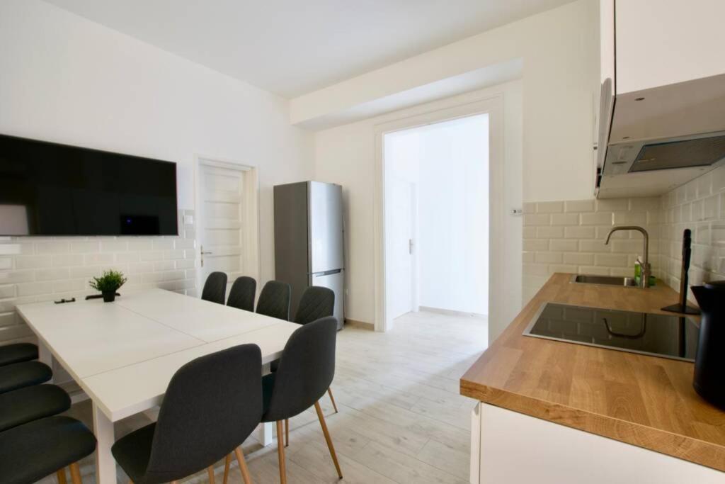 Premium By Hi5 - Astoria 4 Bedroom Apartment