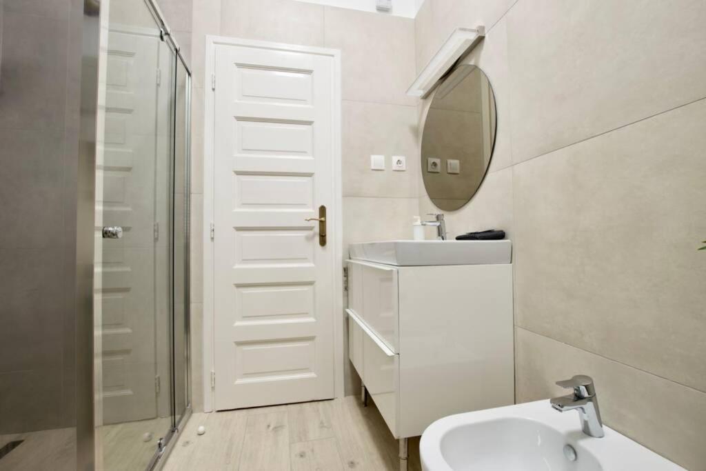 Premium By Hi5 - Astoria 4 Bedroom Apartment *