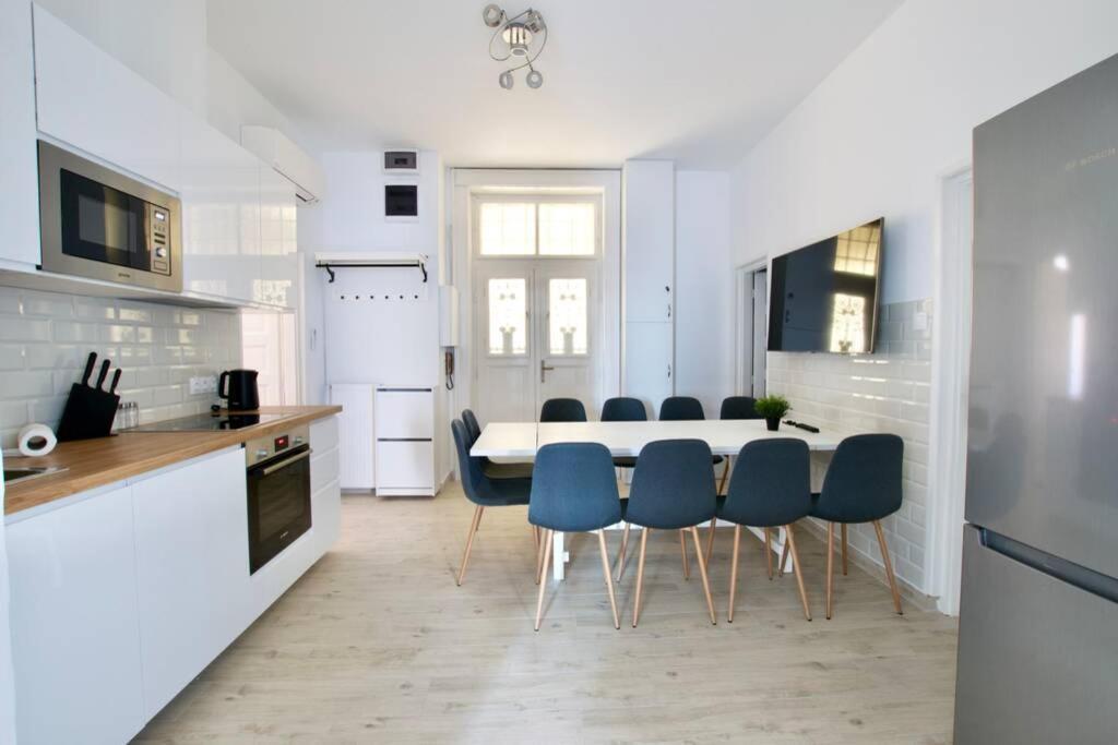 Premium By Hi5 - Astoria 4 Bedroom Apartment Budapest